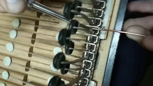 Мелкий ремонт правой механики гармони установка пружинки