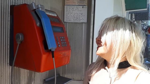 Дарина увидела старый телефон на улице? смотреть онлайн