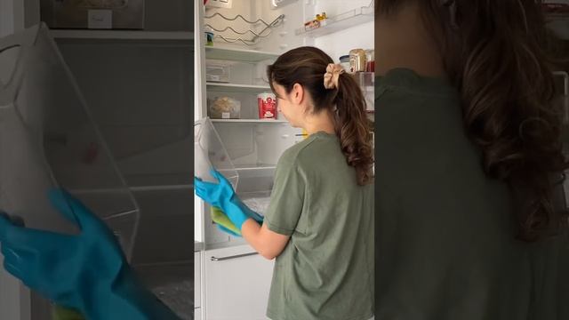 Keeping your fridge clean #fridgecleaning смотреть онлайн