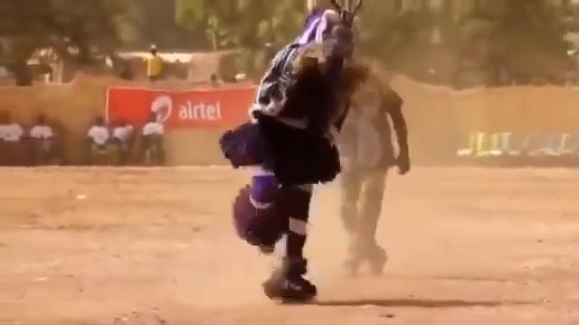 Тот самый зажигательный Шаман танцует под Ой, хто пье, тому наливайте = смотреть онлайн