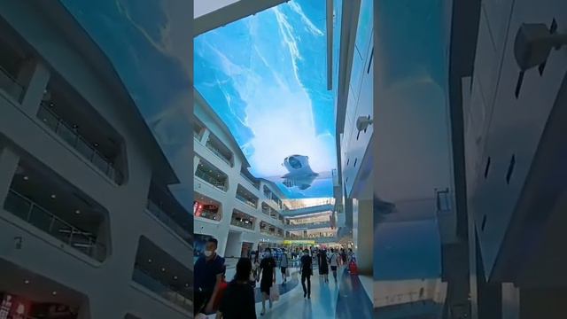 Impresionante techo de un centro comercial