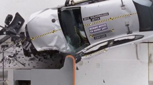 2013 Crash Test Volkswagen Jetta Sedan IIHS Small Overlap Test