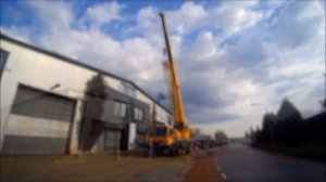 Кран Либхер (Liebherr) LTM 1030 грузоподъемностью до 35 тонн в работе.