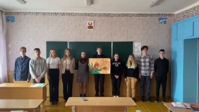 Теплые весенние поздравления от 10 класса!