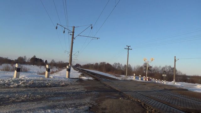 ЭП1М-658 с фирменным поездом, перегон Лудзя-Юски смотреть онлайн