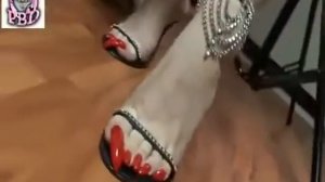 Very long red toenails !   ( ОЧЕНЬ ДЛИННЫЕ НОГТИ НА НОГАХ С КРАСНЫМ ЛАКОМ ) أظافر حمراء طويلة