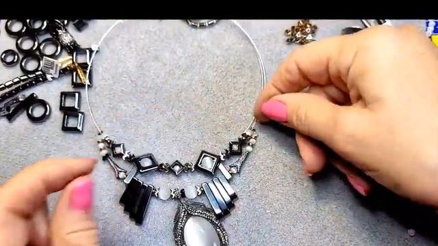 Украшение "Снежная нежность" из бусин кошачьего глаза. 29.11.2023 смотреть онлайн