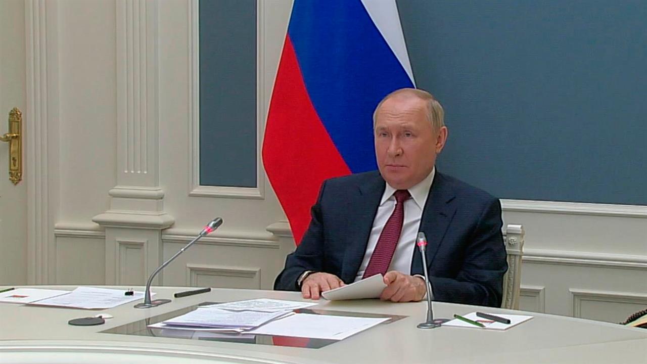 Владимир Путин выступил по видеосвязи на пленарной сессии Евразийского экономического форума