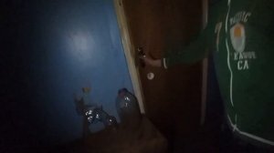 Взломали дверь в старый заброшенный дом с паранормальными явлениями