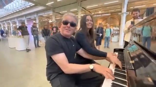 Буги Вуги на пианино дуэтом в четыре руки. Просто класс!
