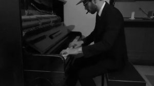 Gangster plays GANGSTA'S PARADISE - Piano Cover