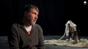 “Вместо голубей у меня на помойке чайки”: Евгений Гришковец в 15-ти минутном интервью о море