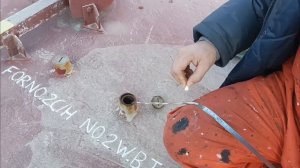 ЖИТЬ В МОРЕ ВАХТА МАТРОСА НА ТРАПЕ КАК МЕРИТЬ ТАНКИ КАК ПРОВЕРИТЬ ТЕМПЕРАТУРУ В ТРЮМЕ ОБЗОР