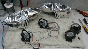 SUBARU FORESTER (SJ) долой рефлекторный ксенон, ставим bi-led модули на шпильки