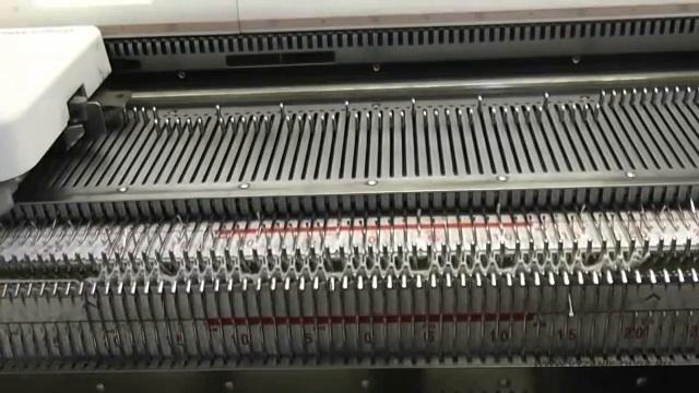 Красивый край шарфа. Машинное вязание.