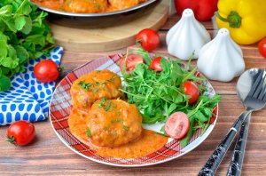 КАК ПРИГОТОВИТЬ КОТЛЕТЫ В ТОМАТНОМ СОУСЕ НА СКОВОРОДЕ