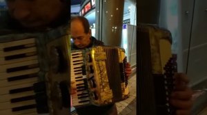 Вальс "Домино".Играет и поёт Натан Нахимович.