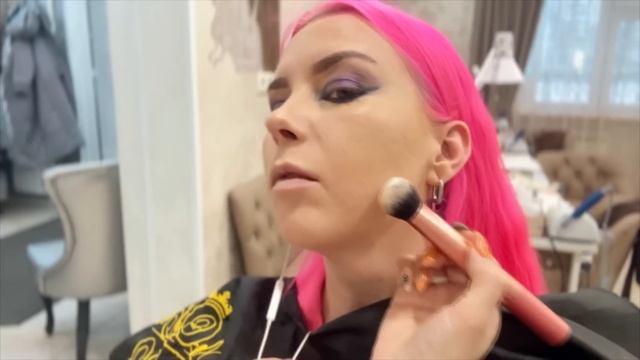 "У МЕНЯ НА ВАШИ КАПРИЗЫ НЕТ ВРЕМЕНИ!" / Треш-обзор салона красоты в Москве смотреть онлайн