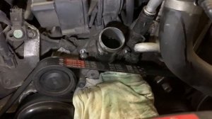 W211. Замена термостата ( 112 мотор )