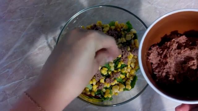 СЕКРЕТ ХОЗЯЙКИ! САЛАТ за 10 МИНУТ! Без разделочной доски и ножа! смотреть онлайн