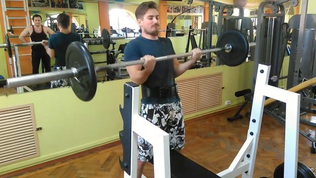 Подъем штанги на бицепс 60 кг. смотреть онлайн