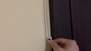 Как закрепить интернет-кабель с помощью стяжек на клеевой основе за 1 минуту