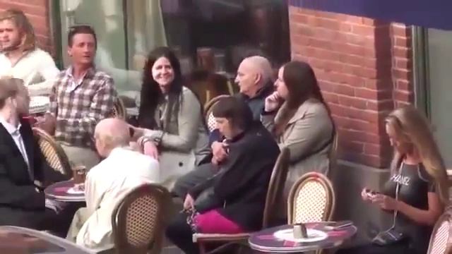 Прикол! Девушка заставила всю улицу Смотреть до конца! смотреть онлайн