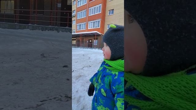 Коля смотрит трактор убирает снег смотреть онлайн