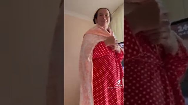 Я не рабыня с сегодняшнего дня, смотрите прикол Тик Тока, подписывайтесь на канал, Всем хорошего дн смотреть онлайн