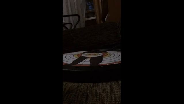 Кидаю дротики в замедленной съёмке! смотреть онлайн