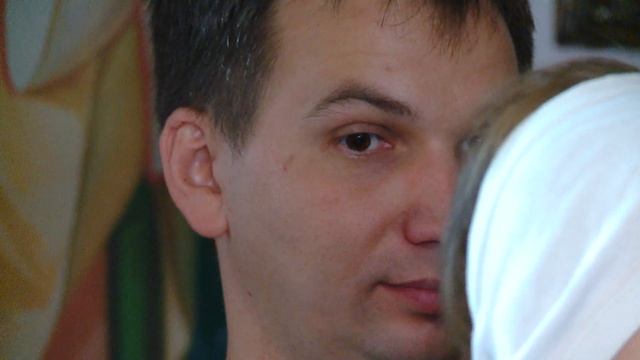 Видео крещения малышки: Один из самых трогательных моментов в жизни родителей смотреть онлайн