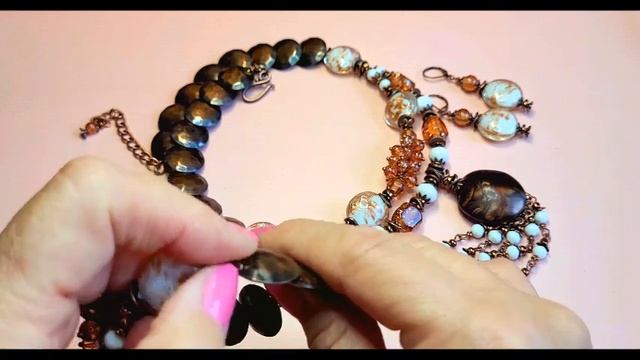 Переделка бус для Светланы. Часть 7. Украшение из лэмпворк бусин. 17.09.2022 Werbevideo смотреть онлайн
