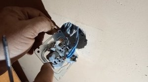 Как заменить розетку