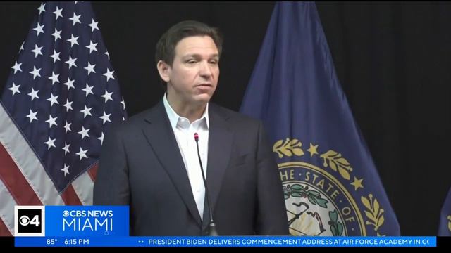 Trump and DeSantis jab at each other on campaign trail смотреть онлайн