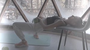 Тренировка со стулом для красивых ягодиц