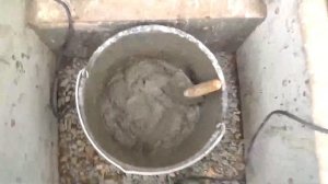Заливаю формой  декоративную  дорожку в теплице .