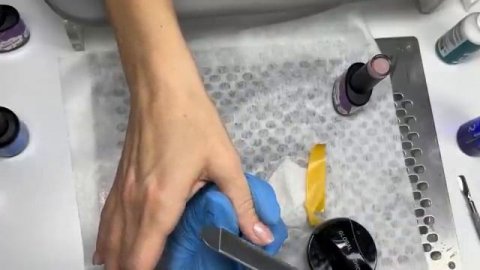 Маникюр для Алисы Селезнёвой - радиоведущая Нового радио