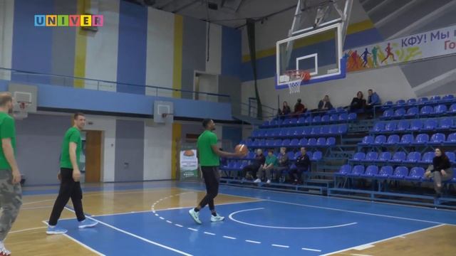 БАСКЕТБОЛИСТЫ БК "УНИКС" ПОСЕТИЛИ КАЗАНСКИЙ ФЕДЕРАЛЬНЫЙ УНИВЕРСИТЕТ смотреть онлайн