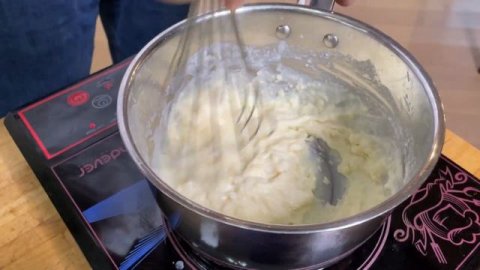Готовим классический французский соус Бешамель - ничего сложного!