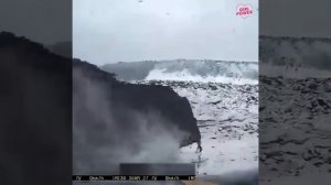 Не разминулись, дорога узкая.