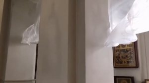 Чудо Лики святых отобразились на колонах в церкви