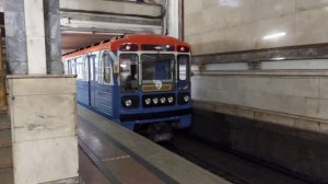 Четырёхвагонный номерной на станции метро Сокол
