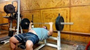 Жим лежа на количество 100кг на 54 раза