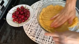 Пирог с черешней. Заливной пирог с ягодами.