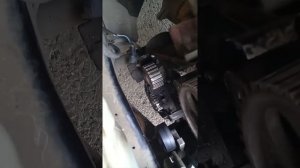 Сорвалась резьба в блоке натяжителя ролика грм. Нарезаем новую под шпильку на 12