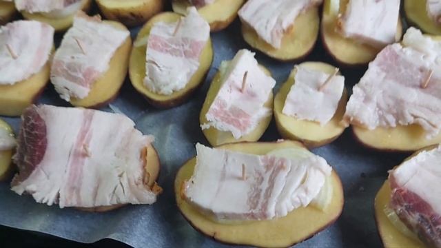 ?? ПЕЧЕНАЯ КАРТОШКА В ДУХОВКЕ С САЛОМ ?