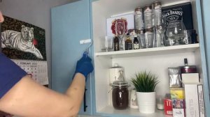 Покрыла лаком фасады кухни