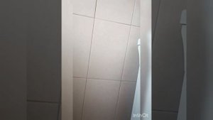 Клеем Плитку на монтажную пену