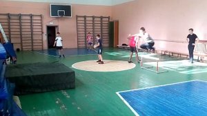 Тренировка стартовой силы и прыгучести у молодых легкоатлетов.