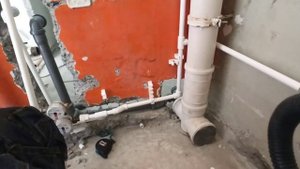 Как стать сантехником. Монтаж водопроводных труб из полипропилена + канализации..mp4